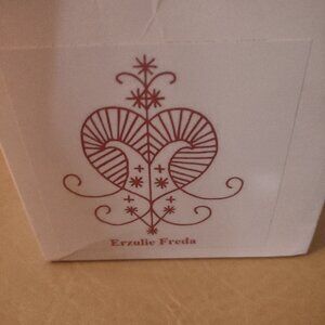 Ezulie Freda: by LaLa Inuti Ahari